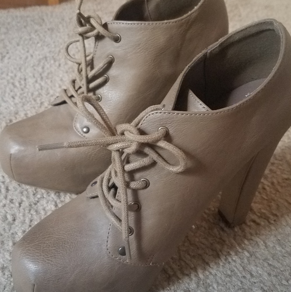 Lace Up Platform Ankle Boot